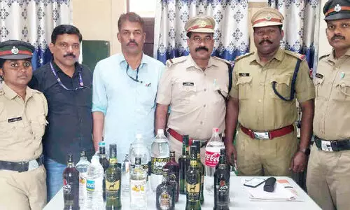 19 ലിറ്റർ േഗാവൻ മദ്യം പിടികൂടി