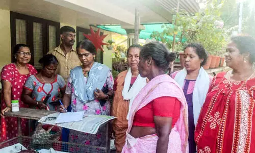 കിടുങ്ങിലെ റേഷൻകട പൂട്ടി; പ്രതിഷേധവുമായി കാർഡുടമകൾ