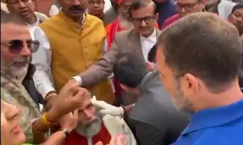 രാഹുൽ ഗാന്ധി തള്ളിയെന്ന് പ്രതാപ് സാരംഗി, പ്രിയങ്കയെയും ഖാർഗെയേയും ബി.ജെ.പിക്കാർ തള്ളിയെന്ന് കോൺഗ്രസ്; അം​ബേ​ദ്ക​റെ​ അപമാനിച്ചതിനെതിരെ പ്രതിഷേധച്ചൂടിൽ പാർലമെന്റ്