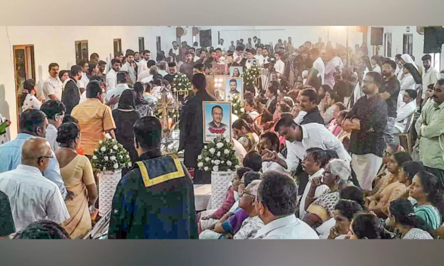 കണ്ണീർക്കടലായി നാട്​; പ്രിയപ്പെട്ടവർക്ക്​ വിട