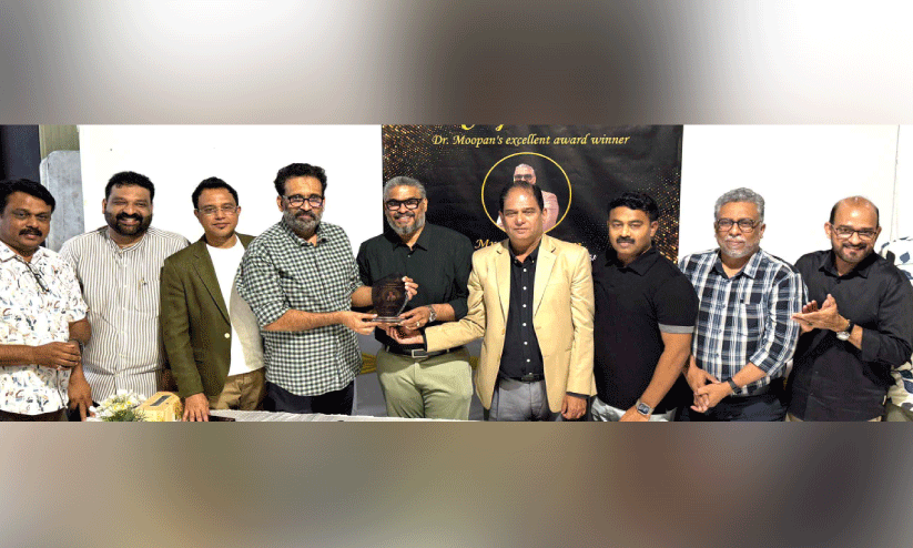 സി​റാ​ജു​ദ്ദീ​ന്​ സൗ​ഹൃ​ദ കൂ​ട്ടാ​യ്മ​യു​ടെ ആ​ദ​രം