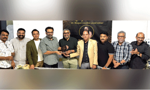 സി​റാ​ജു​ദ്ദീ​ന്​ സൗ​ഹൃ​ദ കൂ​ട്ടാ​യ്മ​യു​ടെ ആ​ദ​രം