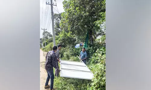 പാത​യോരങ്ങളിലെ തടസ്സം നീക്കിത്തുടങ്ങി