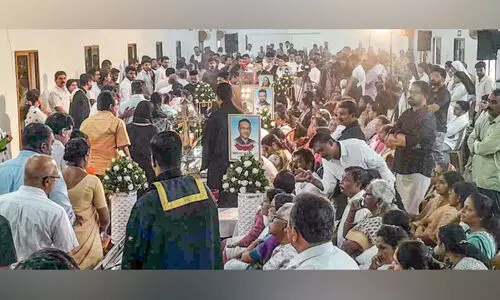 കണ്ണീർക്കടലായി നാട്​; പ്രിയപ്പെട്ടവർക്ക്​ വിട