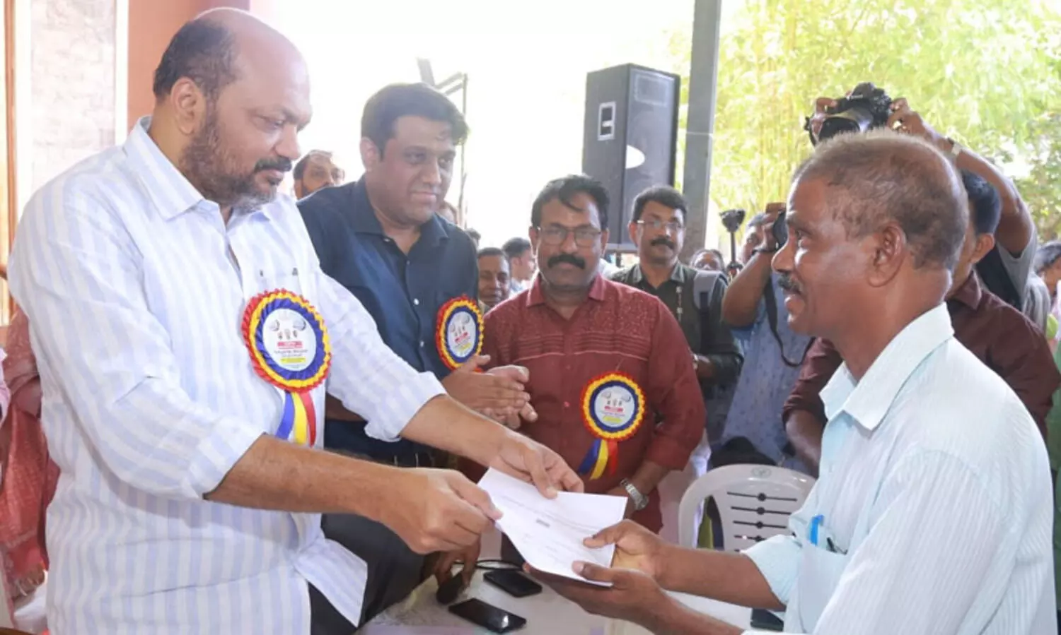 ഭൂമി പോക്കുവരവ് നടത്തി ലഭിച്ച ആശ്വാസത്തിൽ ടി.കെ. ഗംഗാധരൻ