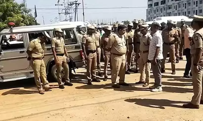 Tamil Nadu man hacked to death near district court in Tirunelveli Tamil Nadu man hacked to death near district court in Tirunelveli