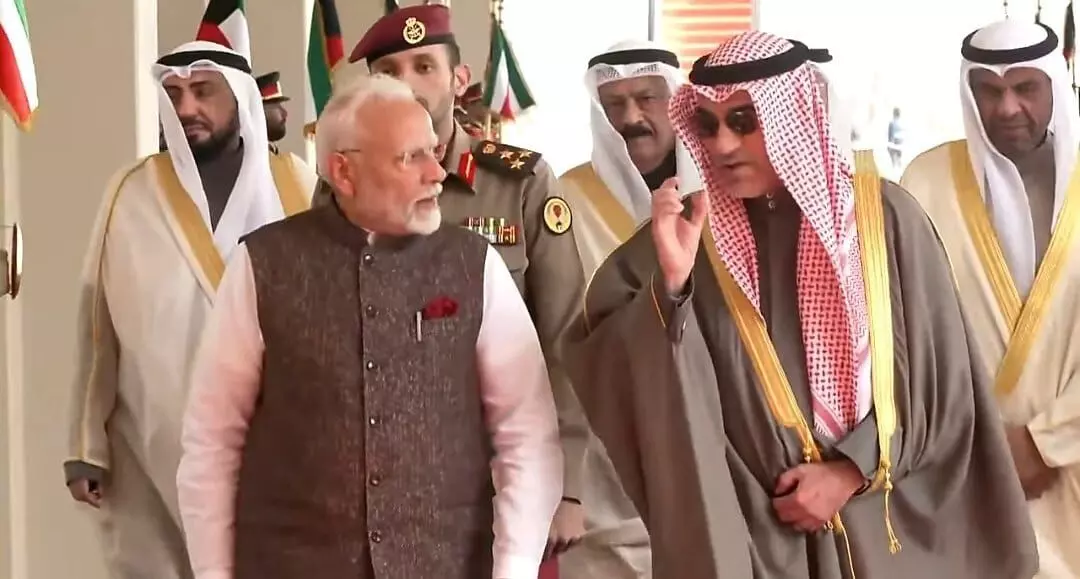 പ്രധാനമന്ത്രി നരേന്ദ്രമോദി കുവൈത്തിൽ; ഊഷ്മള സ്വീകരണം പ്രധാനമന്ത്രി നരേന്ദ്രമോദി കുവൈത്തിൽ; ഊഷ്മള സ്വീകരണം