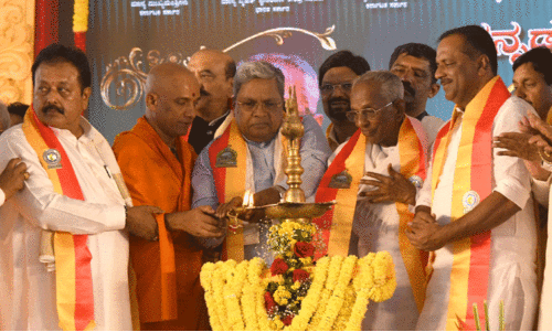 മു​ഖ്യ​മ​ന്ത്രി സി​ദ്ധ​രാ​മ​യ്യ