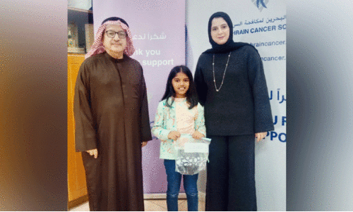 കാ​ൻ​സ​ർ രോ​ഗി​ക​ൾ​ക്ക് മു​ടി ദാ​നം ന​ൽ​കി ന​ക്ഷ​ത്ര സു​ധീ​ഷ്