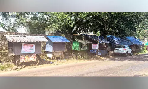 പത്തനാപുരം ടൗണിലെ അനാഥമായ കടകള്‍ നീക്കുന്നു