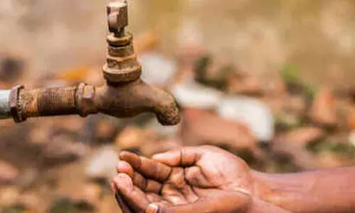 തൃശൂരിലെ തീരദേശത്തിലുള്ള ഒമ്പത് പഞ്ചായത്തുകളിൽ അടിയന്തരമായി കുടിവെള്ളമെത്തിക്കണമെന്ന് ഹൈകോടതി