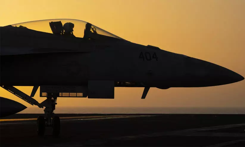 ഹൂതികളെ ആക്രമിക്കാനെത്തിയ അമേരിക്കൻ സൈന്യം സ്വന്തം വിമാനം വെടിവെച്ചിട്ടു