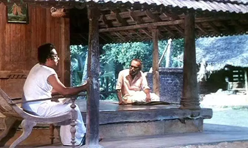 നാലുകെട്ടിന്റെ മോഹവലയങ്ങൾ നാലുകെട്ടിന്റെ മോഹവലയങ്ങൾ