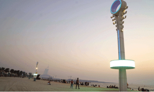 രാ​ത്രി നീ​ന്ത​ൽ ബീ​ച്ചു​ക​ളി​ൽ സ​ന്ദ​ർ​ശ​ക പ്ര​വാ​ഹം