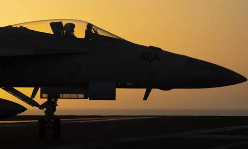 ഹൂതികളെ ആക്രമിക്കാനെത്തിയ അമേരിക്കൻ സൈന്യം സ്വന്തം വിമാനം വെടിവെച്ചിട്ടു