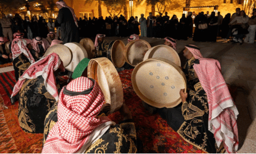 ദ​റ​ഇ​യ പൈ​തൃ​കോ​ത്സ​വ​ത്തി​ന് കൊ​ടി​യേ​റി; ച​രി​ത്ര​ന​ഗ​ര​ത്തി​ൽ ഇ​നി ആ​ഘോ​ഷ രാ​വു​ക​ൾ