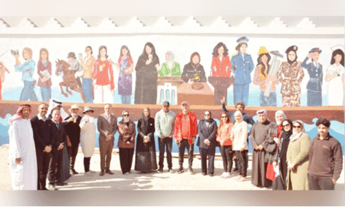 രാ​ഷ്ട്ര​നി​ർ​മാ​ണ​ത്തി​ൽ ബ​ഹ്റൈ​ൻ വ​നി​ത​ക​ൾ; ചു​വ​ർ​ചി​ത്രം അ​നാ​ച്ഛാ​ദ​നം ചെ​യ്തു