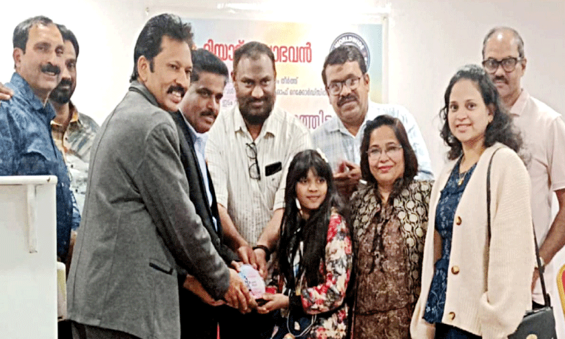 റിയാദ് കലാഭവൻ ആദരിച്ചു റിയാദ് കലാഭവൻ ആദരിച്ചു