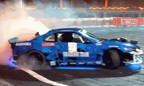 ആ​വേ​ശ​ക്കാ​ഴ്ച​യാ​യി ലി​വ ഡ്രി​ഫ്റ്റ് റേ​സ്