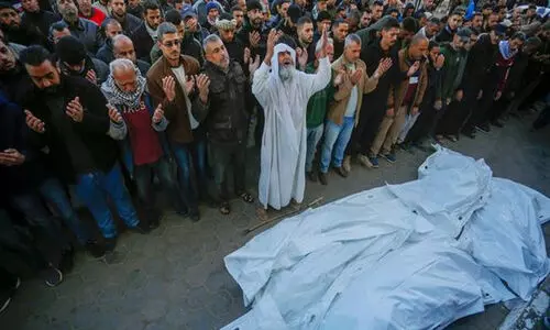 ഗസ്സയിലെ ആശുപത്രിയും സ്‌കൂളുകളും  ആക്രമിച്ച് ഇസ്രായേൽ; നിരവധി മരണം