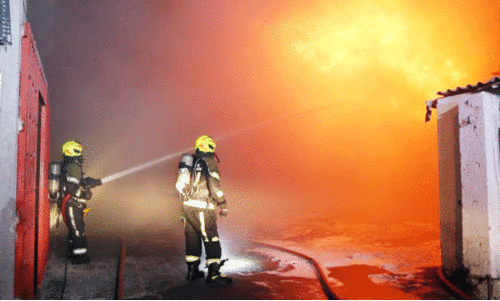 ന​യി​മി​ലെ വെ​യ​ർ ഹൗ​സി​ൽ തീ​പി​ടി​ത്തം; ഒ​മ്പ​തു​പേ​രെ ര​ക്ഷ​പ്പെ​ടു​ത്തി