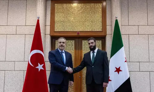 തുർക്കിയ വിദേശകാര്യ മന്ത്രി പുതിയ സിറിയൻ മേധാവിയെ കണ്ടു; രാഷ്ട്രീയ മാറ്റത്തിന് പിന്തുണ തുർക്കിയ വിദേശകാര്യ മന്ത്രി പുതിയ സിറിയൻ മേധാവിയെ കണ്ടു; രാഷ്ട്രീയ മാറ്റത്തിന് പിന്തുണ