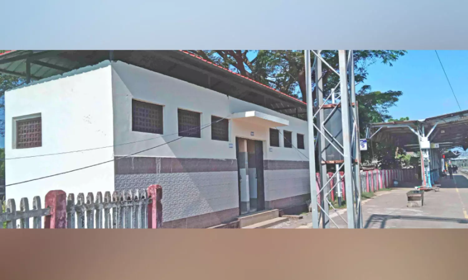 റെയിൽവേ സ്‌റ്റേഷനിൽ വെള്ളമില്ല; ശൗചാലയം വൃത്തിഹീനം