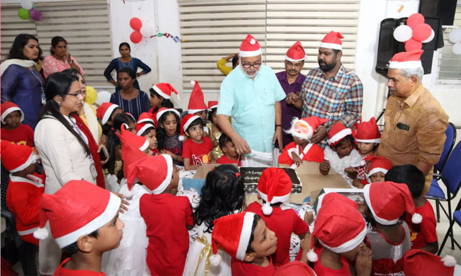 ജാതിയും മതവുമില്ല, ശിശുക്ഷേമ സമിതിയിൽ കുഞ്ഞു മാലാഖമാരുടെ ക്രിസ്മസ് ആഘോഷത്തിൽ ബേബിയായി എം.എ. ബേബിയും