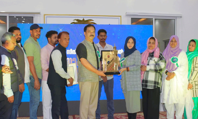 കെ.എം.സി.സി സീതി സാഹിബ് ബീഗം സാഹിബ അവാർഡ് അഡ്വ. ഫാത്തിമ തഹ് ലിയക്ക് സമ്മാനിച്ചു കെ.എം.സി.സി സീതി സാഹിബ് ബീഗം സാഹിബ അവാർഡ് അഡ്വ. ഫാത്തിമ തഹ് ലിയക്ക് സമ്മാനിച്ചു