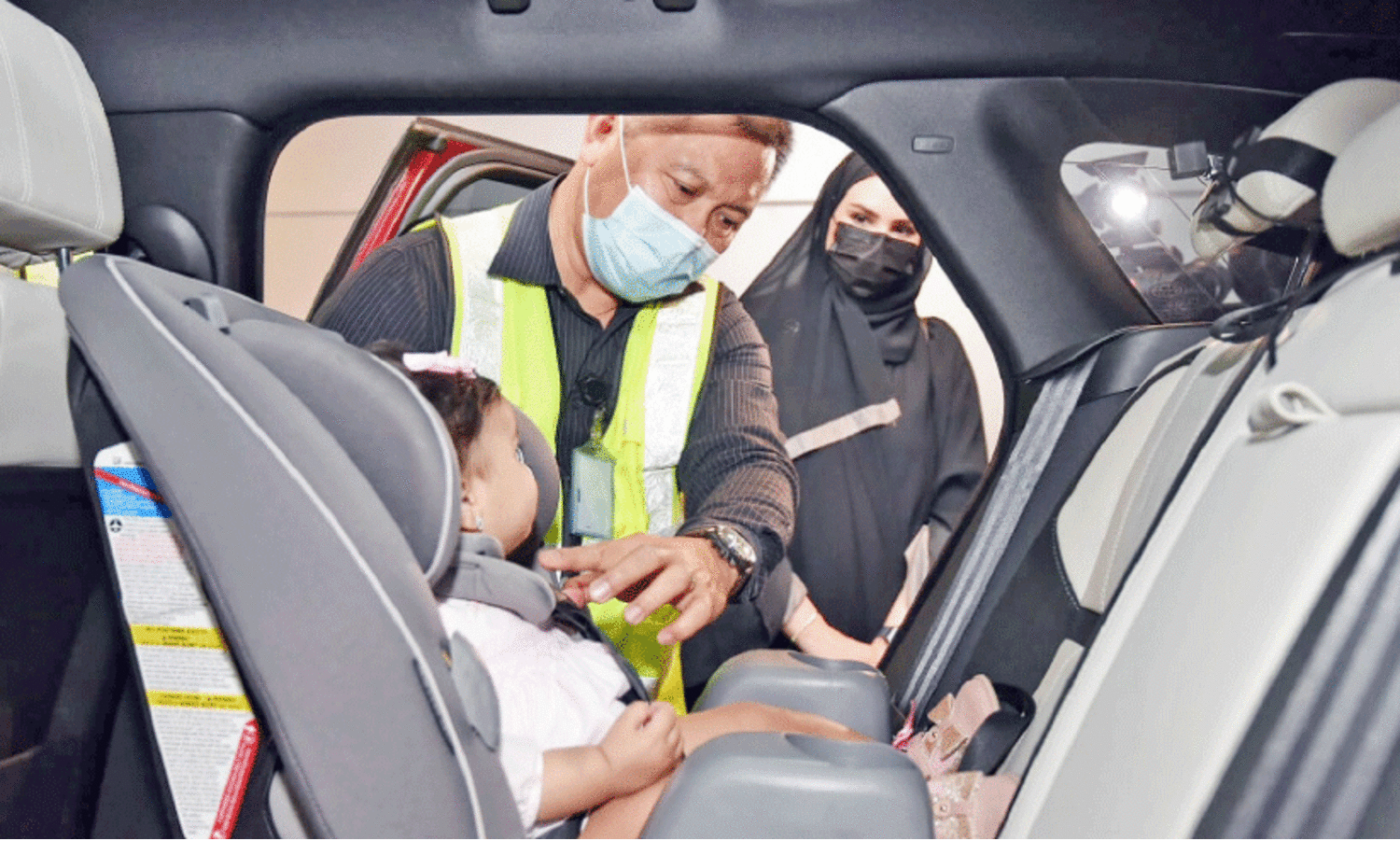 മു​ൻ​സീ​റ്റി​ൽ കു​ട്ടി​ക​ളെ ഇ​രു​ത്ത​ല്ലേ... മു​ന്ന​റി​യി​പ്പു​മാ​യി ആ​ഭ്യ​ന്ത​ര മ​ന്ത്രാ​ല​യം