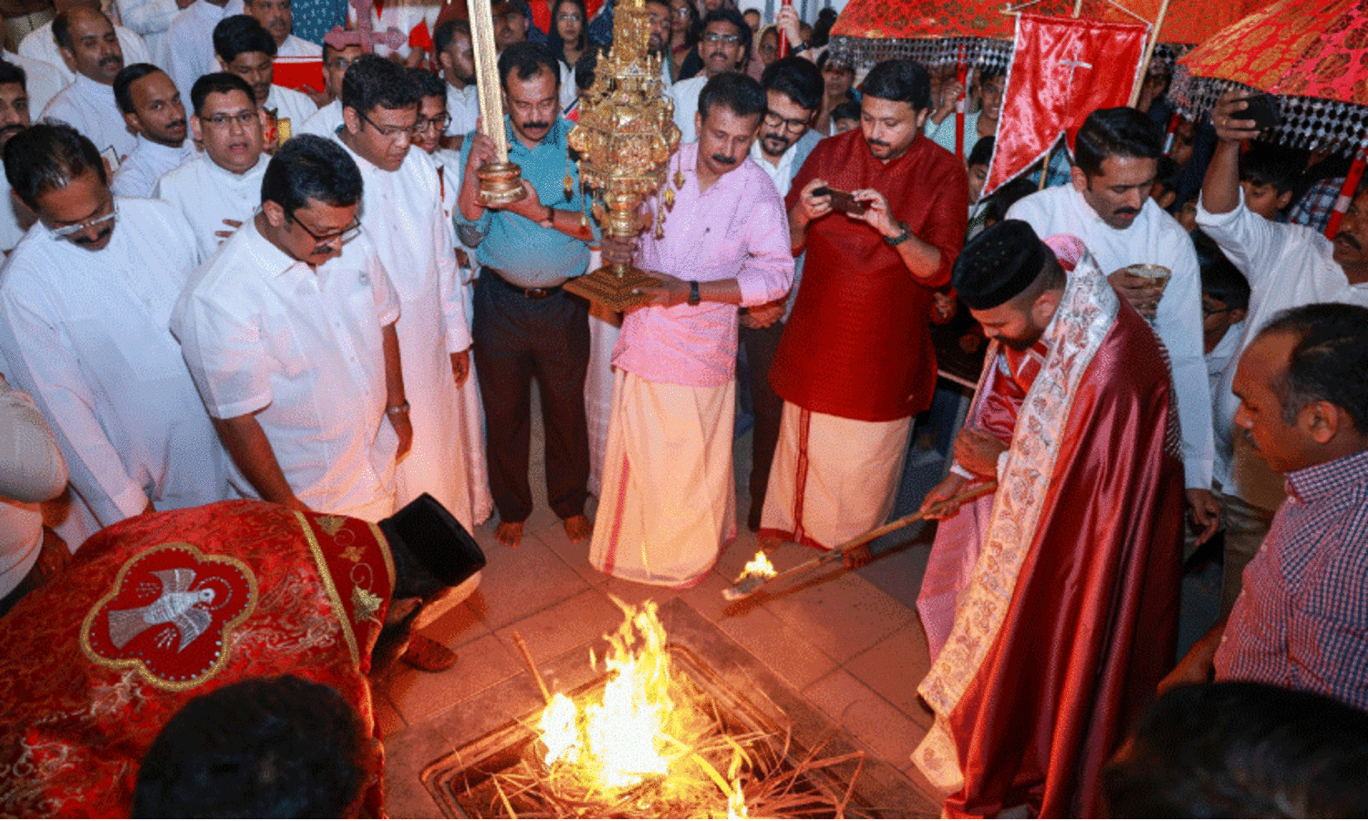 ക്രി​സ്‌​മ​സ്‌ ആ​ഘോ​ഷ​പ്പൊ​ലി​വി​ൽ യു.​എ.​ഇ