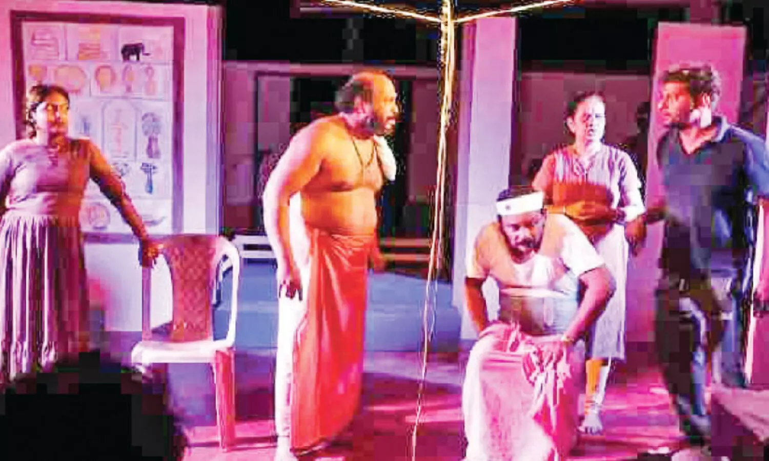 നാടകമൊരുങ്ങുന്നു; നാട്ടുകൂട്ടായ്മയില്‍