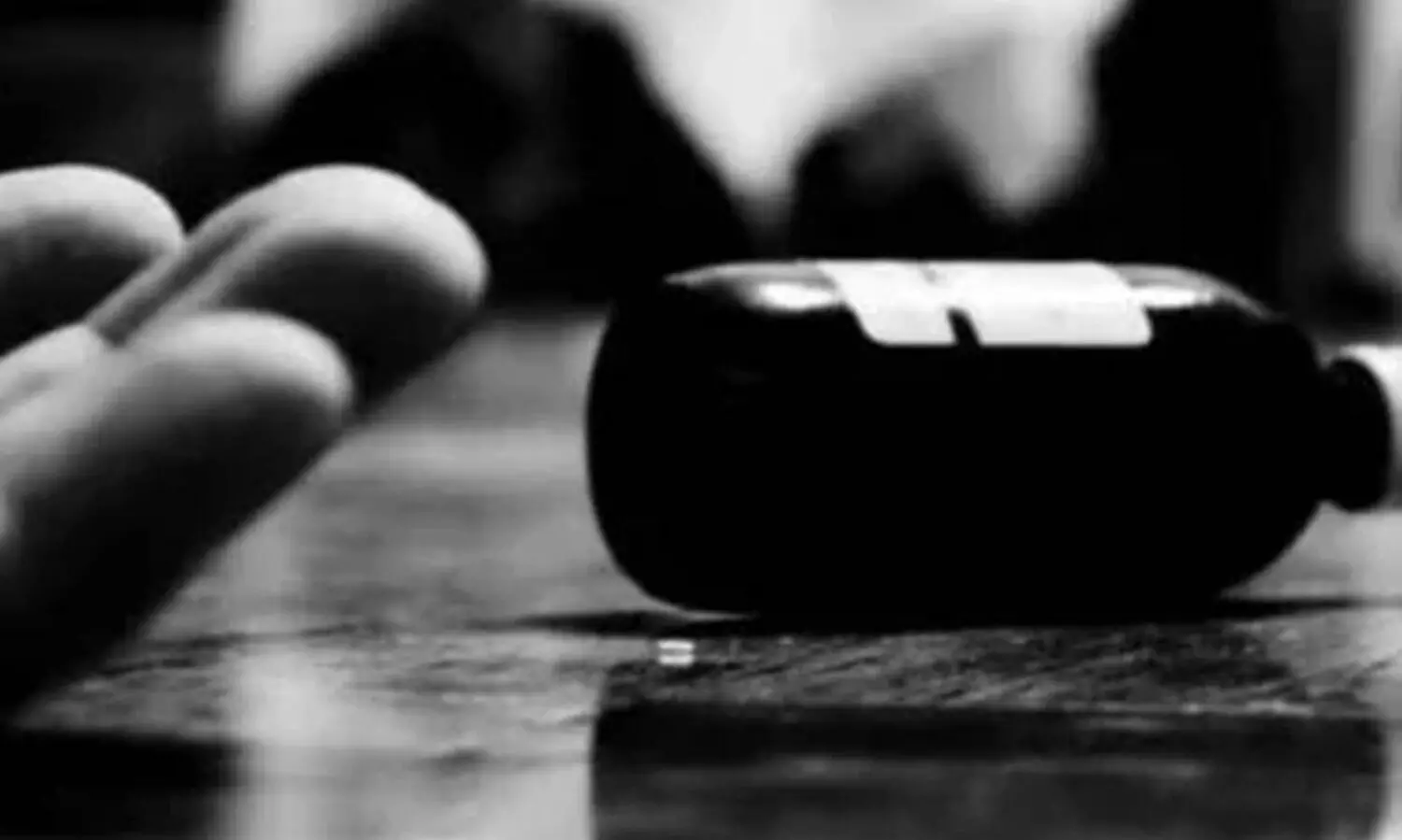 വയനാട് ഡി.സി.സി ട്രഷററും മകനും വിഷം കഴിച്ച് ഗുരുതരാവസ്ഥയിൽ