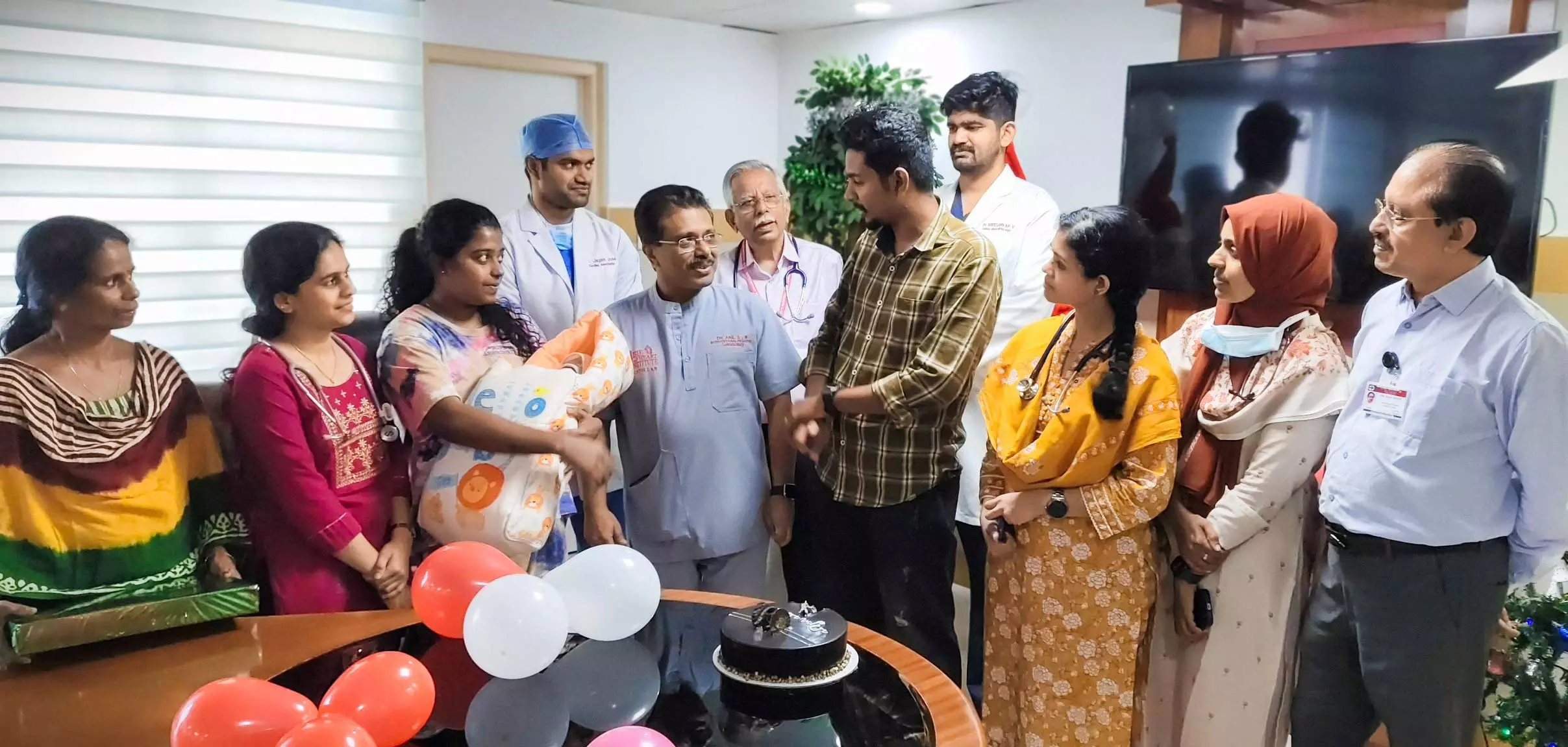 ഡോ. ജഗന് വി ജോസ്, ഡോ. ശ്രീശങ്കര് വി, ഡോ. ടോണി പോള് മാമ്പിള്ളി, നീതു (മാതാവ്), ജസ്റ്റിന് വിന്സെന്റ് (പിതാവ്), ഫാ. പോള് കരേടന്, ഡോ. അനില് എസ്. ആര്, ഡോ. ബര്ഷ സെന്, ഡോ. സാജന് കോശി, ഡോ. ഫാത്തിമ ജഫ്ന, ഡോ. ജെനു റോസ് ജോസ്