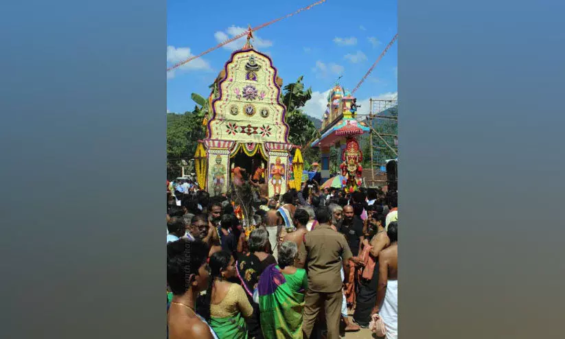 ആയിരങ്ങൾക്ക് ഭക്തിനിറവേകി അച്ചൻകോവിൽ രഥോത്സവം