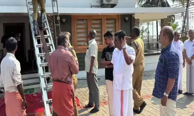 കണ്ണൂരിൽ റിസോർട്ടിനു തീയിട്ടശേഷം സുരക്ഷ ജീവനക്കാരൻ ജീവനൊടുക്കി; വളർത്തുനായകൾ പൊള്ളലേറ്റു ചത്തു