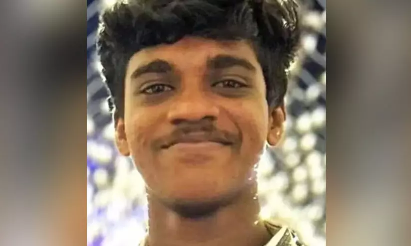 തിരുവനന്തപുരത്ത് വ്യത്യസ്ത ഇടങ്ങളിൽ മൂന്നു പേരെ കടലിൽ കാണാതായി; ഒരു വിദ്യാർഥിയുടെ മൃതദേഹം കണ്ടെത്തി തിരുവനന്തപുരത്ത് വ്യത്യസ്ത ഇടങ്ങളിൽ മൂന്നു പേരെ കടലിൽ കാണാതായി; ഒരു വിദ്യാർഥിയുടെ മൃതദേഹം കണ്ടെത്തി