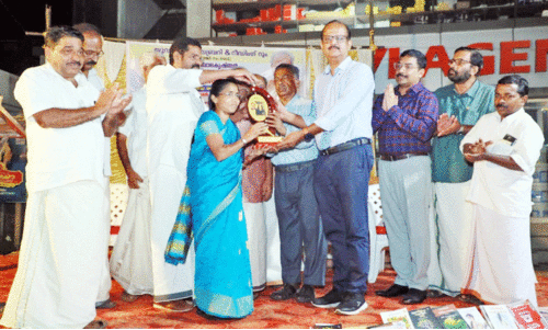 ജോ​സ​ഫ്​ അ​തി​രു​ങ്ക​ലി​ന്​ പു​ര​സ്കാ​രം സ​മ്മാ​നി​ച്ചു