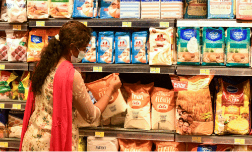 അ​വ​ശ്യ​വ​സ്തു​ക്ക​ളു​ടെ വി​ല വ​ർ​ധ​ന​വി​ന്​   നി​യ​ന്ത്ര​ണം