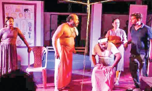 നാടകമൊരുങ്ങുന്നു; നാട്ടുകൂട്ടായ്മയില്‍