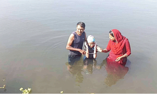 റെക്കോഡിലേക്ക്​ നീന്തിക്കയറി നാലാം ക്ലാസ്​ വിദ്യാർഥിനി