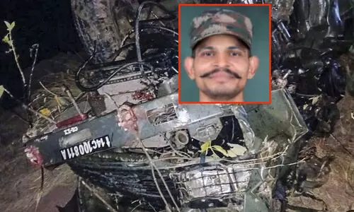 മകളുടെ ജന്മദിനം കഴിഞ്ഞ് മടങ്ങിയ ജവാൻ അനൂപിന് വീരമൃത്യു; മൃതദേഹം നാളെ നാട്ടിലെത്തും മകളുടെ ജന്മദിനം കഴിഞ്ഞ് മടങ്ങിയ ജവാൻ അനൂപിന് വീരമൃത്യു; മൃതദേഹം നാളെ നാട്ടിലെത്തും