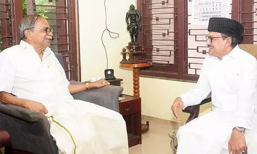 MT Vasudevan Nair, Panakkad Sadikali Thangal