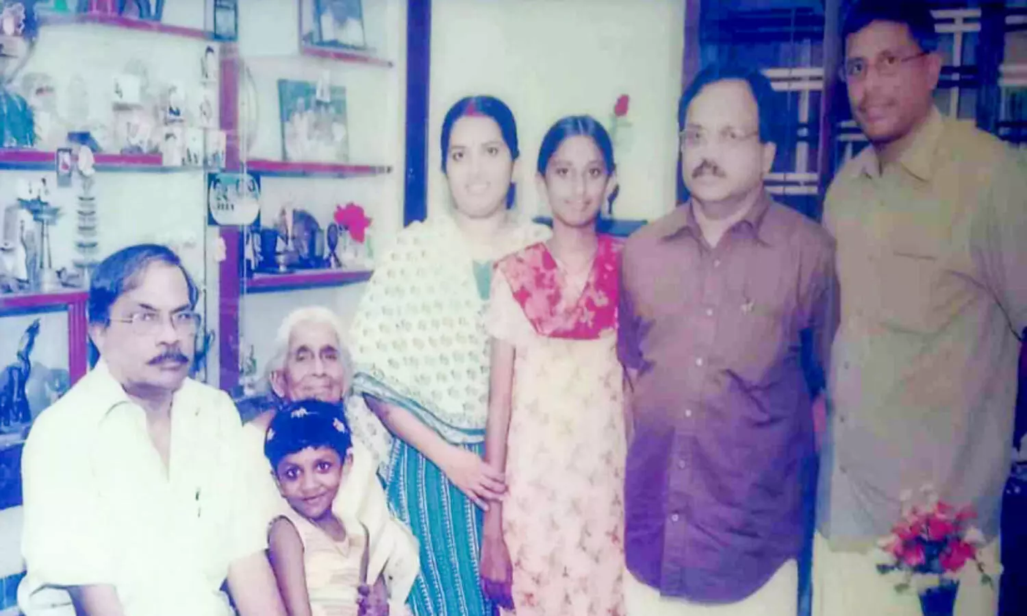 പു​ന്ന​യൂ​ർ​ക്കു​ള​ത്ത് ബാ​ക്കി​യാ​യ അ​ച്ഛന്‍റെ വേ​ര്; എം.​ടി​യു​ടെ കാ​ർ​ത്ത്യാ​യ​നി ഓ​പ്പോ​യു​ടെ മ​ക്ക​ൾ