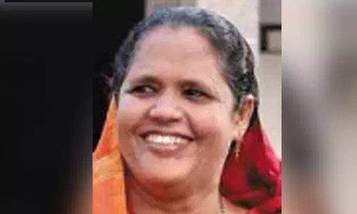 പ്രഭാതസവാരിക്കിടെ കാറിടിച്ചിട്ട വീട്ടമ്മയുടെ ശരീരത്തിലൂടെ ലോറി കയറി ദാരുണാന്ത്യം