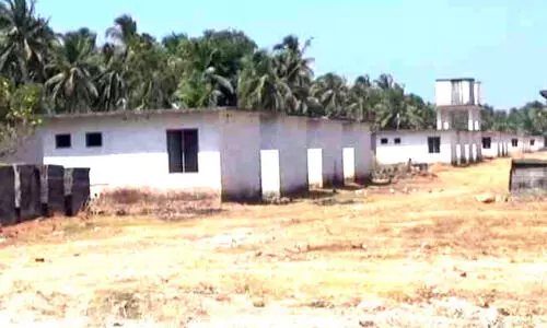 പൊ​ന്നാ​നി ഫി​ഷ​ർ​മെ​ൻ കോ​ള​നി മ​ത്സ്യ​ഗ്രാ​മം പോ​ലു​ള്ള പ​ദ്ധ​തി​ക്കാ​യി ഉ​പ​യോ​ഗി​ക്കാം -ഹൈ​കോ​ട​തി