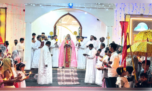 ക്രി​സ്മ​സ്​ ശു​ശ്രൂ​ഷ ന​ട​ത്തി