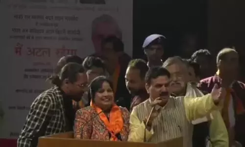 ബി.ജെ.പി പരിപാടിയിൽ ഗാന്ധിജിയുടെ ഇഷ്ട ഭജൻ ആലപിച്ച് ബിഹാറി ഗായിക; ജെയ് ശ്രീറാം വിളിപ്പിച്ച് മാപ്പു പറയിച്ച് ഹിന്ദുത്വവാദികൾ