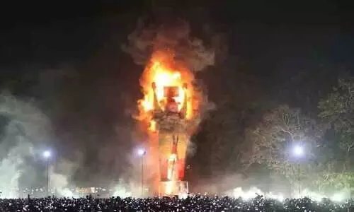 പുതുവത്സരത്തില്‍ കൊച്ചിയില്‍ രണ്ടിടത്ത് പാപ്പാഞ്ഞിയെ കത്തിക്കാം; ഹൈക്കോടതി അനുമതി