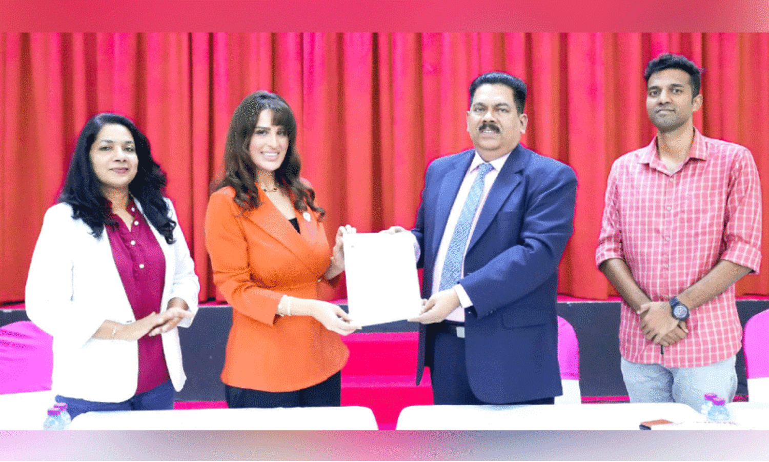 ബ​ഹ്റൈ​ൻ യോ​ഗ ക​മ്മി​റ്റി​യും ബി.​എം.​സി​യും ധാ​ര​ണ​പ​ത്ര​ത്തി​ൽ ഒ​പ്പു​വെ​ച്ചു